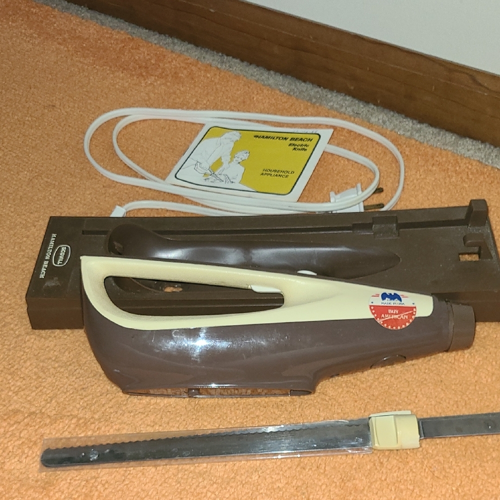 70s Hamilton Beach Electric Knife with Brown and Cream Handle